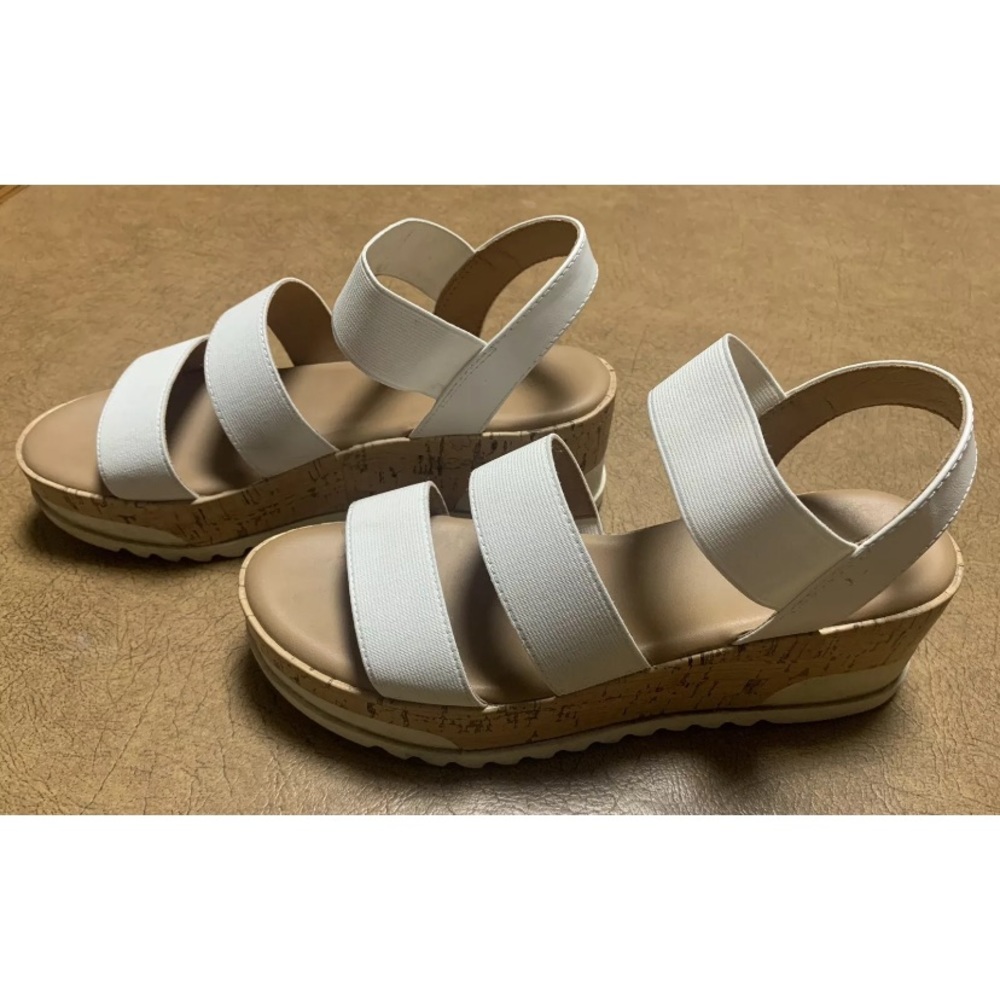 Womens Universal Thread Size 9 White Sandal Wedges with Heel